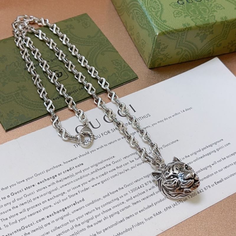 G*u*i necklaces